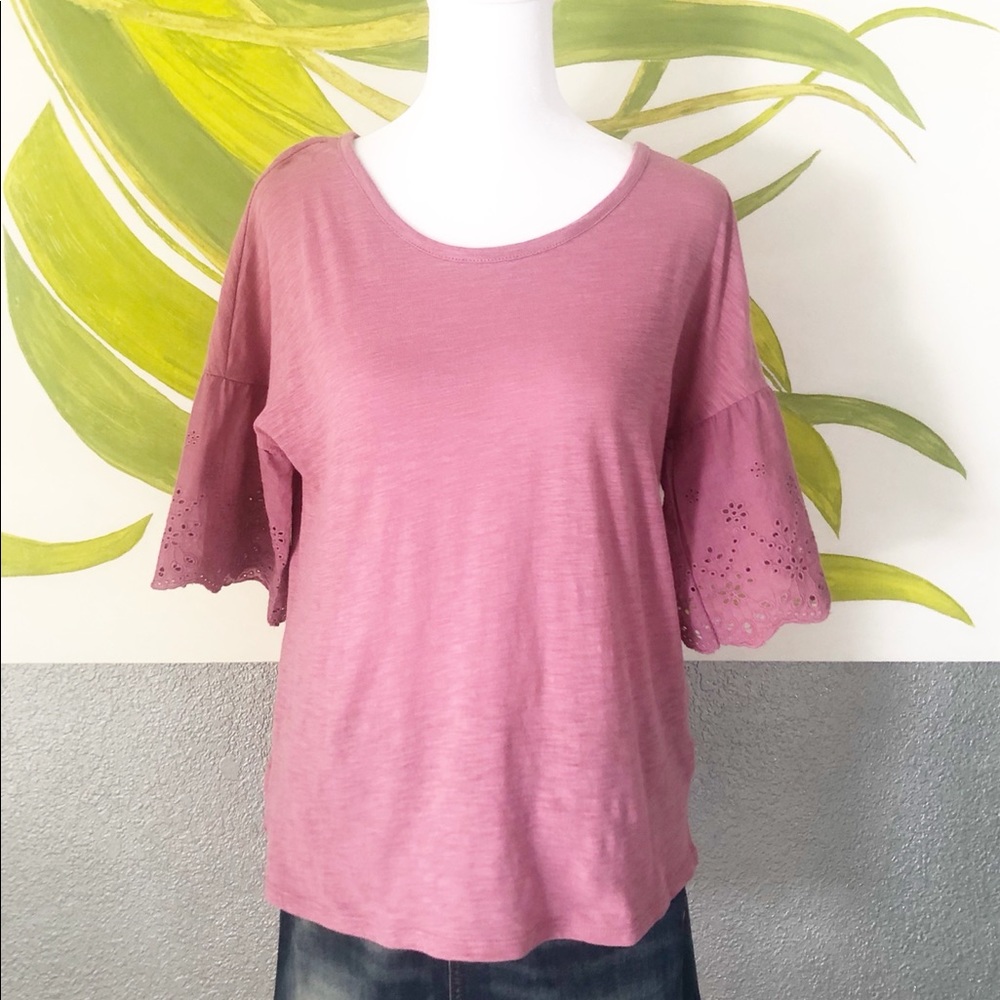 NEW PINK ROSE TOP WITH EYELET BELL SLEEVES SIZE SMALL